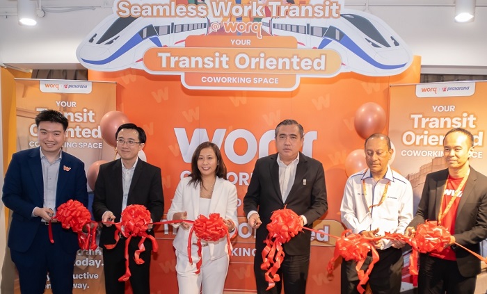 (From the left): Andrew Yeow, Co-founder and CFO of WORQ, Clement Chen, CEO of Sunway REIT, Stephine Ping Co-founder & CEO of WORQ, Anthony Loke, Minister of Transport Malaysia, Dr. Prodyut Dutt, Group COO (Strategy and Development), Danny Lee, General Manager (Centre Manager) of Sunway Putra Mall.